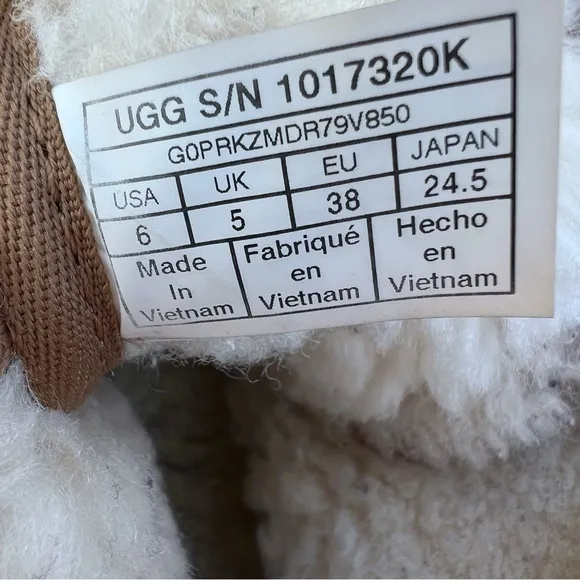 UGG Neumel Chesnut Brown Ankle Boots Kids 6