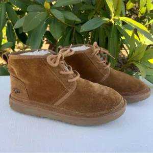 UGG Neumel Chesnut Brown Ankle Boots Kids 6