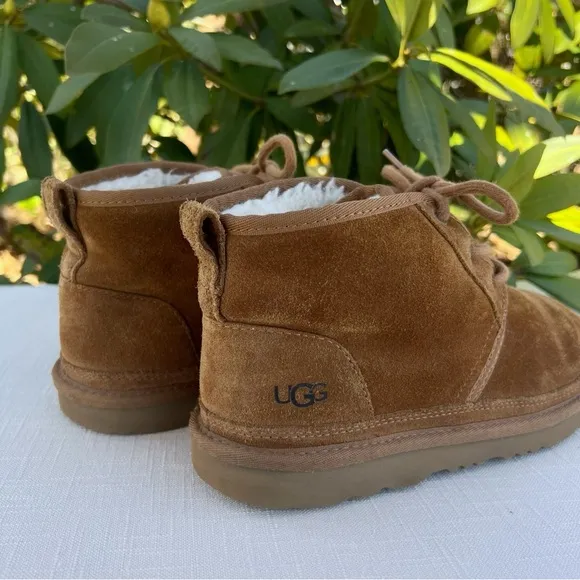 UGG Neumel Chesnut Brown Ankle Boots Kids 6