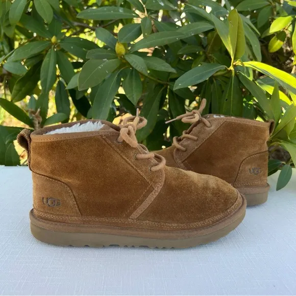 UGG Neumel Chesnut Brown Ankle Boots Kids 6
