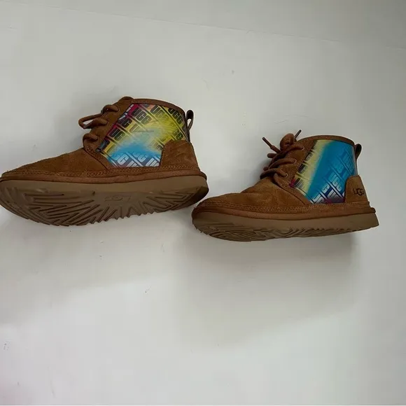 UGG Neumel Chromatic Shoes Chestnut Big Kids Size 3 Iridescent Chukka Rainbow