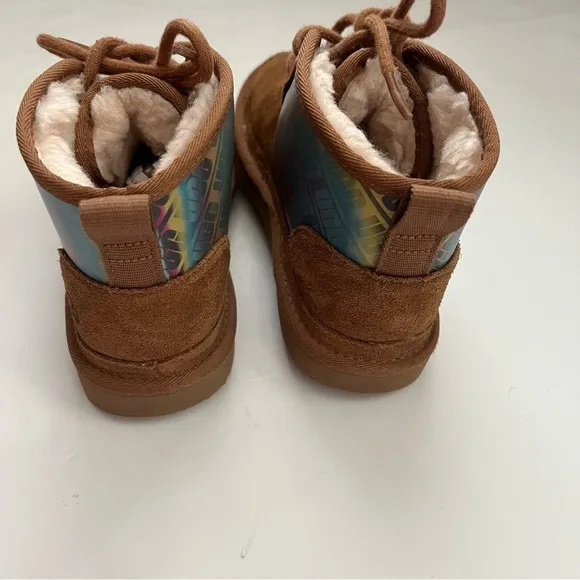 UGG Neumel Chromatic Shoes Chestnut Big Kids Size 3 Iridescent Chukka Rainbow