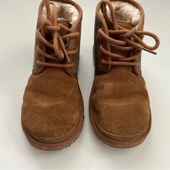 UGG Neumel Chromatic Shoes Chestnut Big Kids Size 3 Iridescent Chukka Rainbow