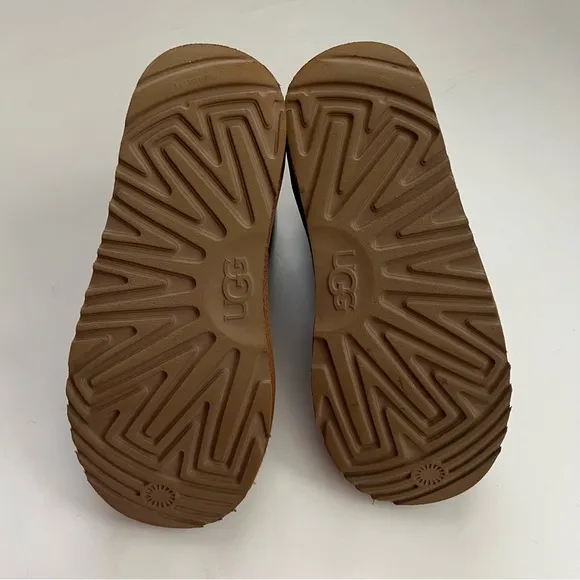 UGG Neumel Chromatic Shoes Chestnut Big Kids Size 3 Iridescent Chukka Rainbow