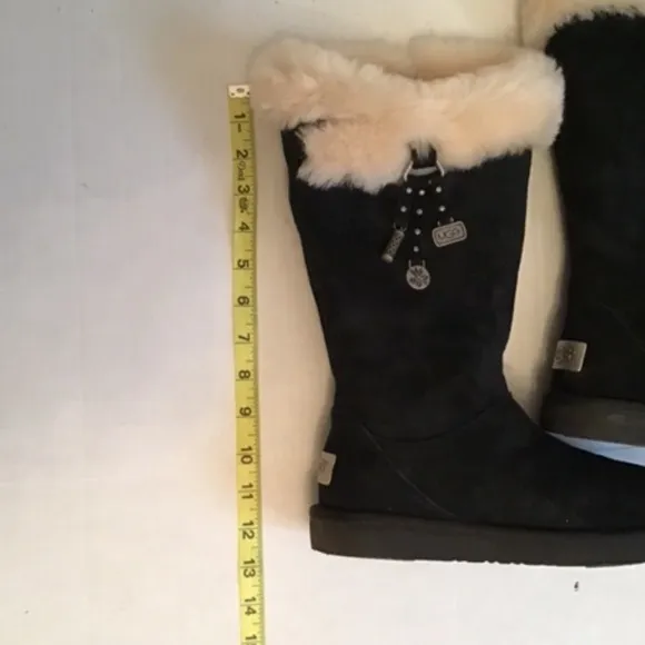 UGG Plumdale Charm Boots Size 6