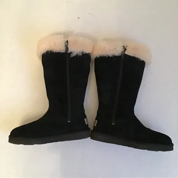 UGG Plumdale Charm Boots Size 6