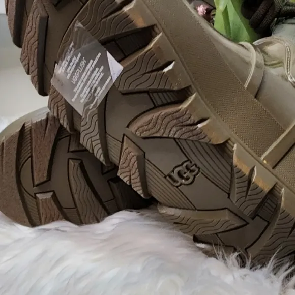 UGG Raincloud Lace Boots Olive Green Women new