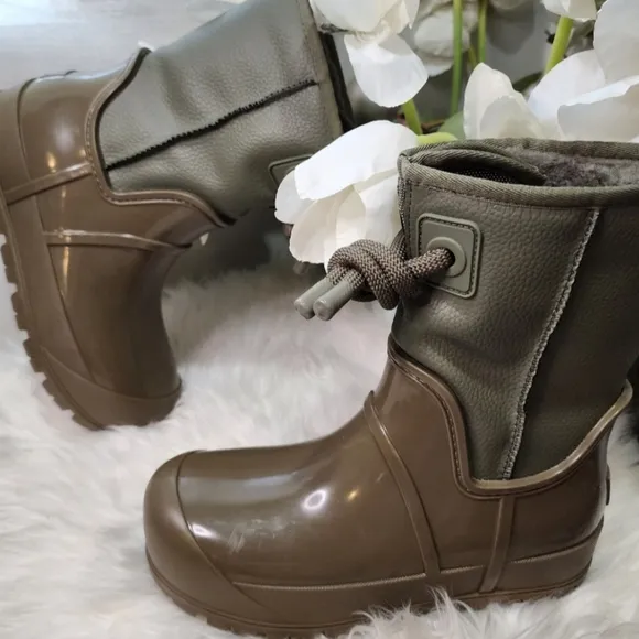 UGG Raincloud Lace Boots Olive Green Women new