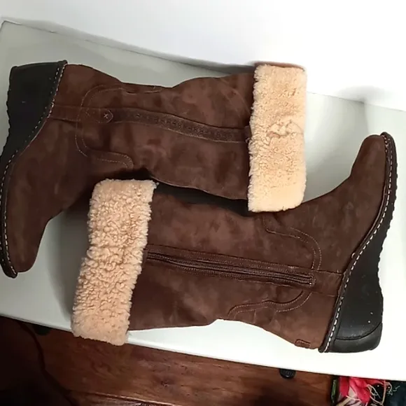 UGG Suede &amp; Sheepskin Tall Wedge  Boots w/ Zippers - Brown - size 9