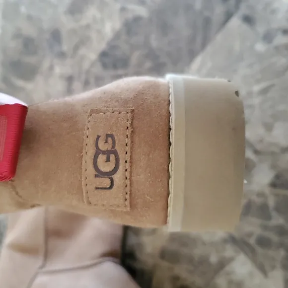 UGG sz 7 Tan Boots with Red zip pulls