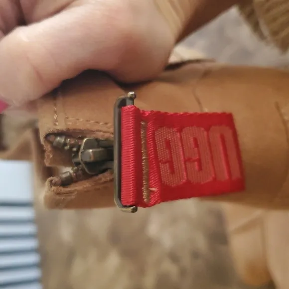 UGG sz 7 Tan Boots with Red zip pulls