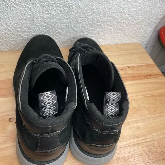 UGG Union Men's size 11 Waterproof Chukka Boots Leather Black Worn once #11049