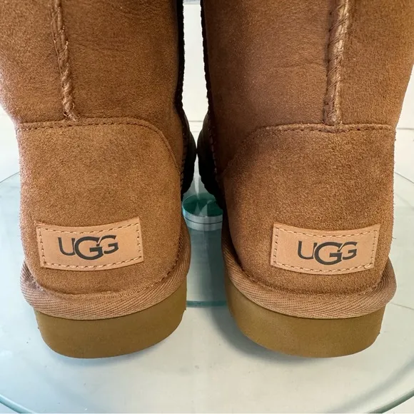 UGG USA 7 Classic Short II Boots Winter Warm Boho Chesnut Leather