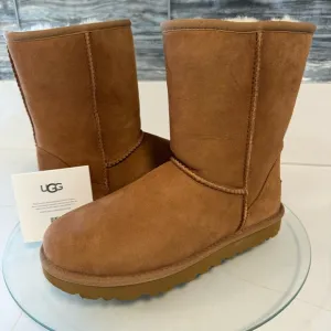 UGG USA 7 Classic Short II Boots Winter Warm Boho Chesnut Leather