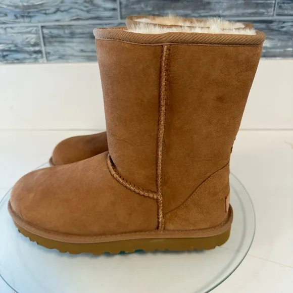 UGG USA 7 Classic Short II Boots Winter Warm Boho Chesnut Leather