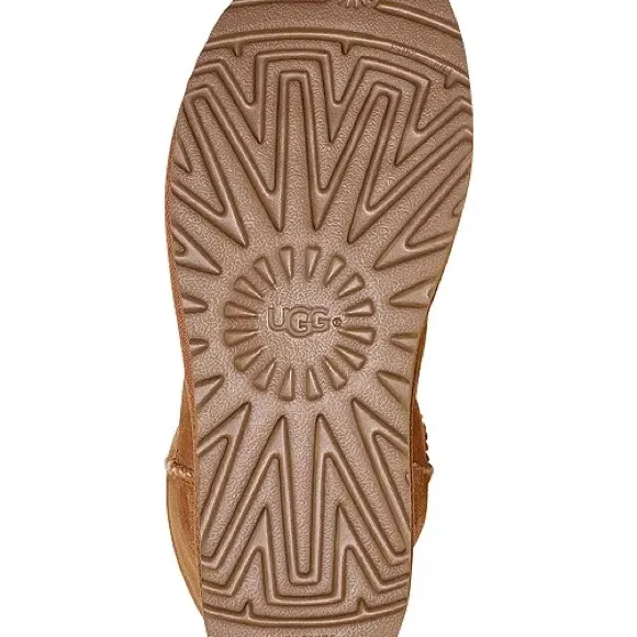 UGG USA 7 Classic Short II Boots Winter Warm Boho Chesnut Leather