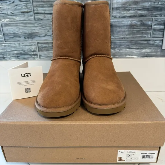 UGG USA 7 Classic Short II Boots Winter Warm Boho Chesnut Leather