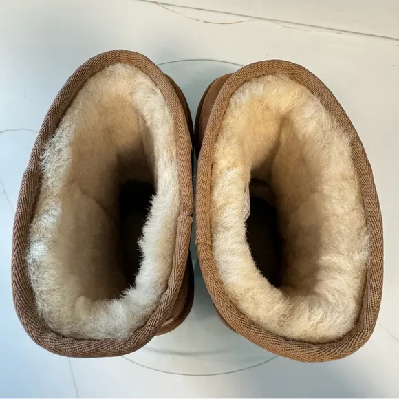 UGG USA 7 Classic Short II Boots Winter Warm Boho Chesnut Leather