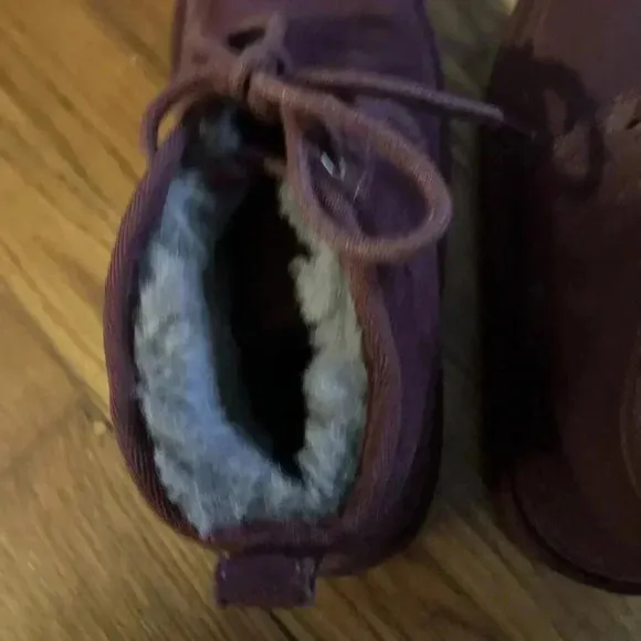 UGG Women's Boots Purple Suede Sheepskin Lined Lace Up Ankle Size 5
