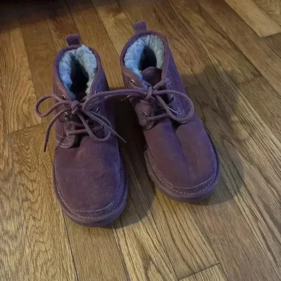 UGG Women's Boots Purple Suede Sheepskin Lined Lace Up Ankle Size 5