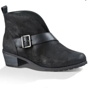 UGG | Wright Belted Boots Black Leather Size 6