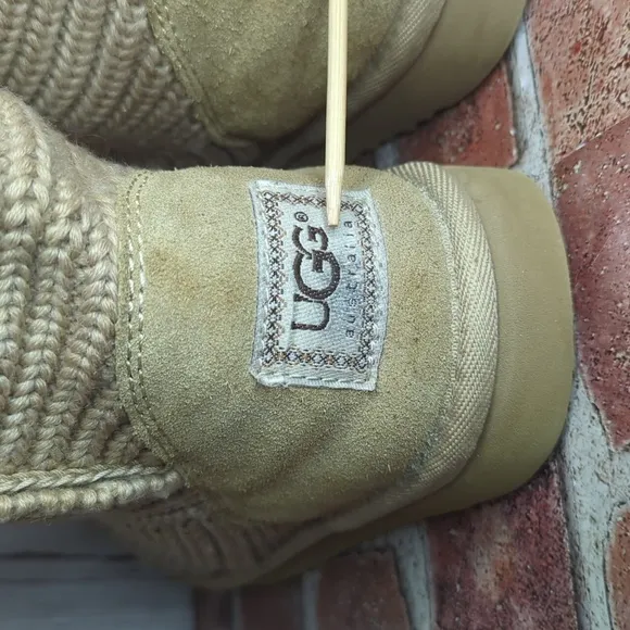 UGG Y2K Classic Cardy Knit Sweater Boots 7 Chestnut Tall Shearling RARE Retired