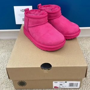 UGGS - NWT toddler girl size 11 pink classic ultra mini side zip boots.