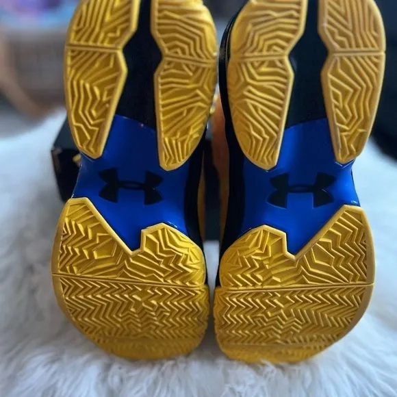 Under Armour Curry 2 Bang Bang Men SIZE 7 Women SIZE 8.5. NIB!