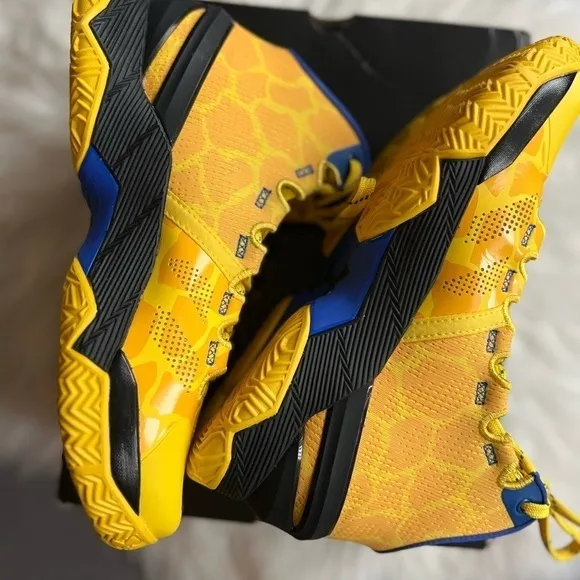 Under Armour Curry 2 Bang Bang Men SIZE 7 Women SIZE 8.5. NIB!