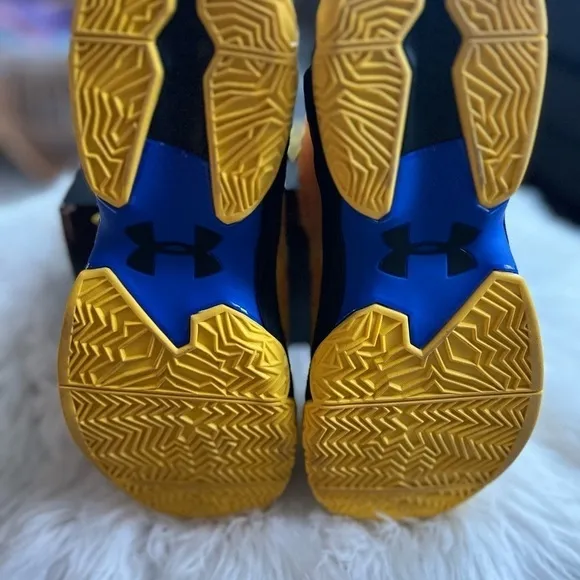 Under Armour Curry 2 Bang Bang Men SIZE 7 Women SIZE 8.5. NIB!