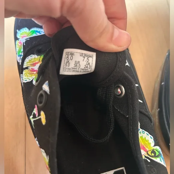 Vans Morph Blackout Glow in the Dark Butterfly Size 7.5 Women’s