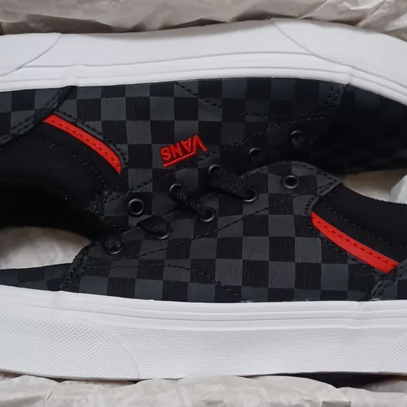 VANS Off The Wall, Seldan (Checkerboard) Black / VN0A4U25276 / Boy Size 3.5 YT