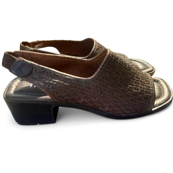 Vintage 90’s Nicole Brown leather Woven Sandals