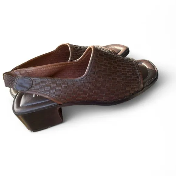 Vintage 90’s Nicole Brown leather Woven Sandals