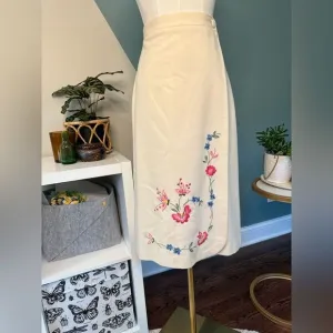 Vintage La Pume’ Embroidered Wool Blend Skirt Made in Italy Floral Midi Size 40