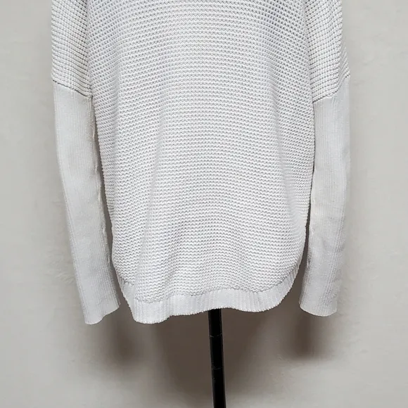 VINTAGE Michael Michael Kors White Waffle Knit Drop Shoulder Turtleneck Sweater