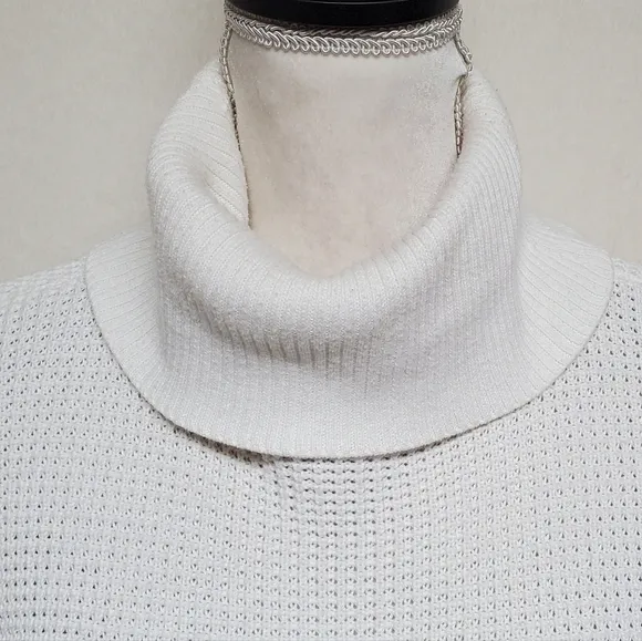 VINTAGE Michael Michael Kors White Waffle Knit Drop Shoulder Turtleneck Sweater