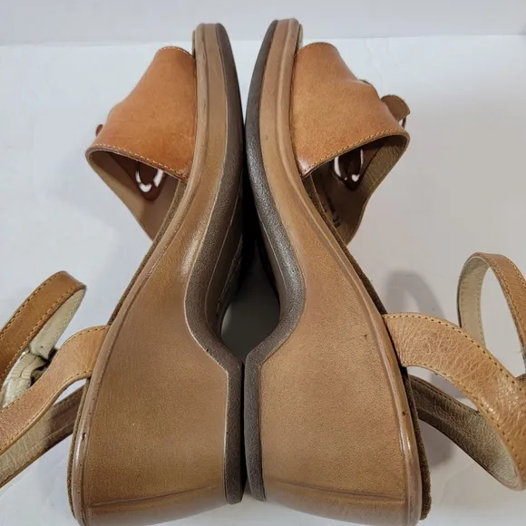 VTG Dansko 38 Brown Leather Cut Out Butterfly Comfort Sandals Artsy Casual RARE