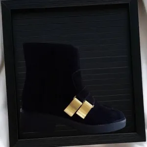 WHAT FOR Black Boots with Gold Buckle Size 5