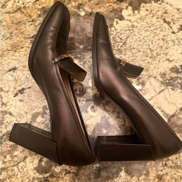 Woman size 8 B Gucci  3 1/2 inch heel leather Shoes, In really good condition.