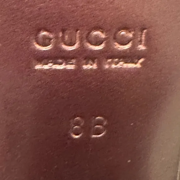 Woman size 8 B Gucci  3 1/2 inch heel leather Shoes, In really good condition.