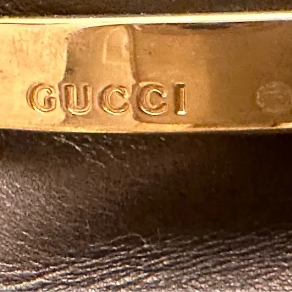 Woman size 8 B Gucci  3 1/2 inch heel leather Shoes, In really good condition.