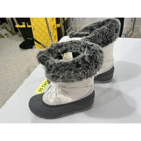 Womans Kamik Momentum 3 Heat Mix Size 6 White Snow Boots NWOT Waterproof