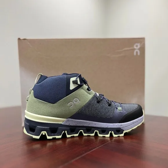 Women’s On Cloud Cloudtrax Hiking Boots size 7