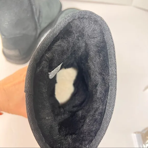 Women's UGG Classic Short II Sheepskin Boots 1016223 - Black Sz 6 EUC Warm Cute