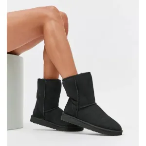 Women's UGG Classic Short II Sheepskin Boots 1016223 - Black Sz 6 EUC Warm Cute