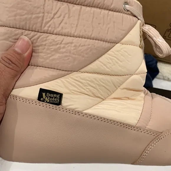 Young soles snow boots