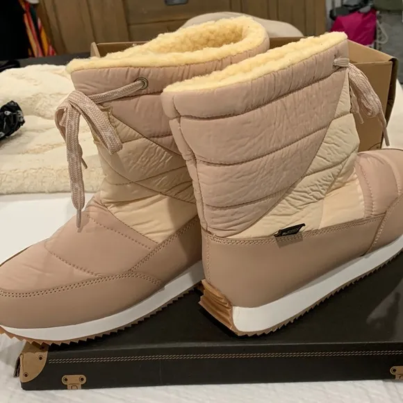 Young soles snow boots
