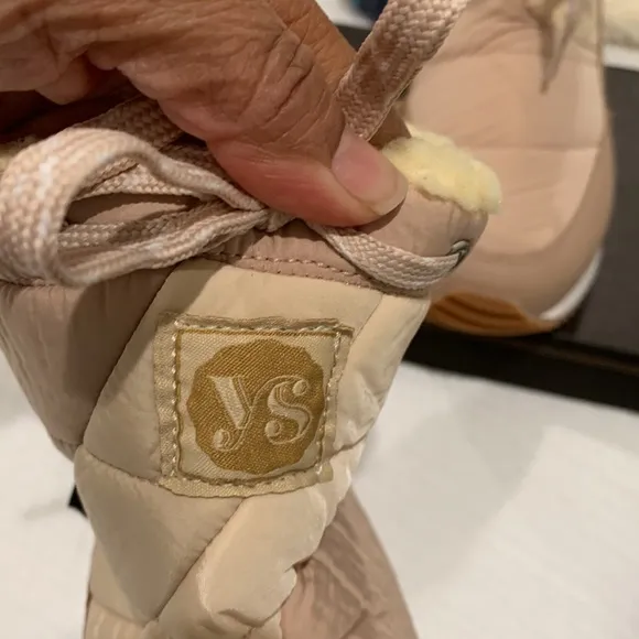 Young soles snow boots
