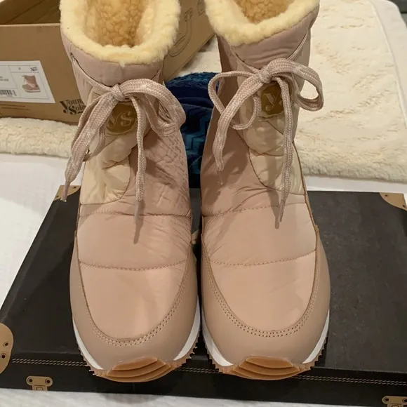 Young soles snow boots